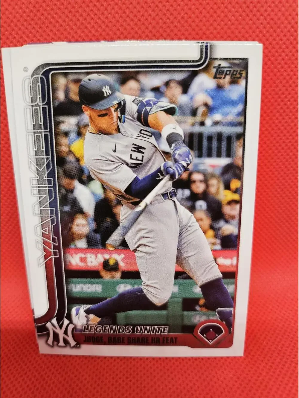 Aaron Judge - 2025 Topps Update - Legends Unite #US86 - Yankees - RAW Mint